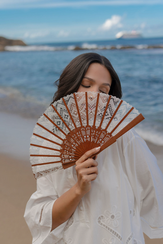 Abanico Exclusivo madera con encaje de bolillos ancho