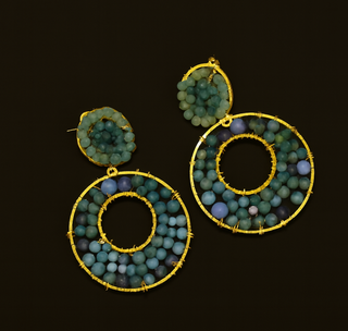 CL0011 Pendientes de doble aro con cuentas de colores turquesa y azul – Tejido en hilo dorado