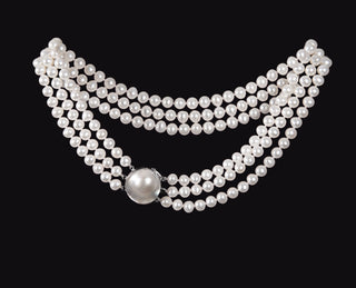Eterna Unión. Collar de tres vueltas de perlas naturales cultivadas con cierre con perla mabe.
