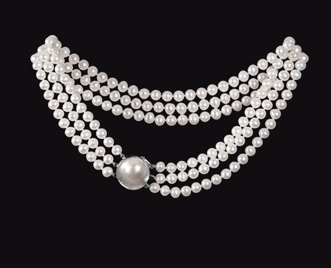 Eterna Unión. Collar de tres vueltas de perlas naturales cultivadas con cierre con perla mabe.