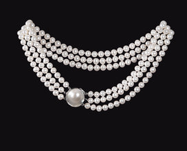 Eterna Unión. Collar de tres vueltas de perlas naturales cultivadas con cierre con perla mabe.