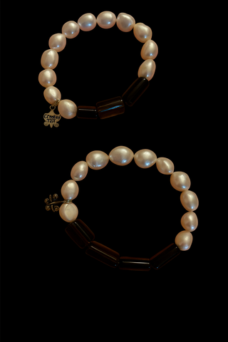 Pulsera Sombra Perla (perla y cuarzo ahumado)